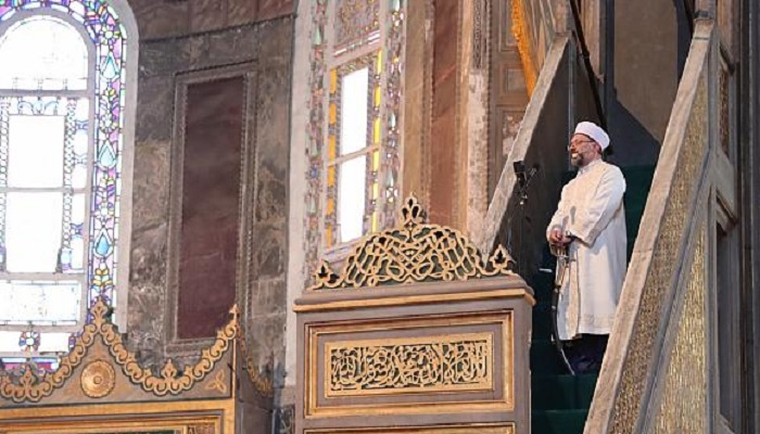Ali-Erbas-khotib-shalat-Jumat-Hagia-sophia